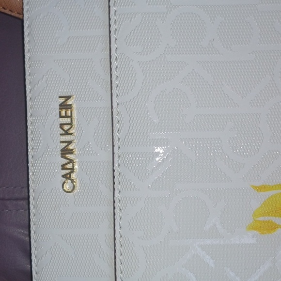 Calvin Klein Cream and Red Floral Shoulder Bag with Structured Design, 12x9x3 - Picture 8 of 10